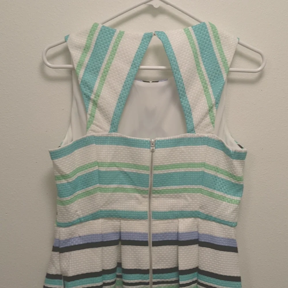 Chic Danny & Nicole Effortless Knee-Length Dress - Cut Out - Pleated  8 Petite - Picture 8 of 14